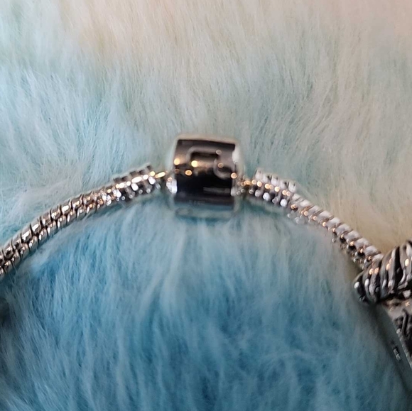 Silver tone charm bracelet, travel beach theme 7 to 8 in - Picture 6 of 9